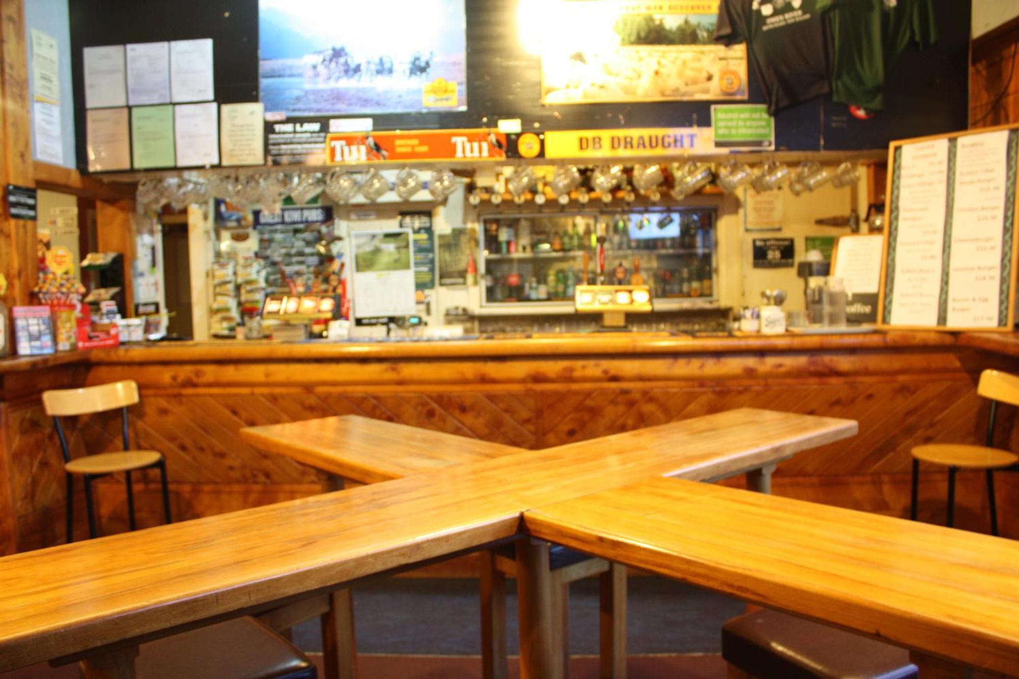 Owen River Tavern & Motels מראה חיצוני תמונה