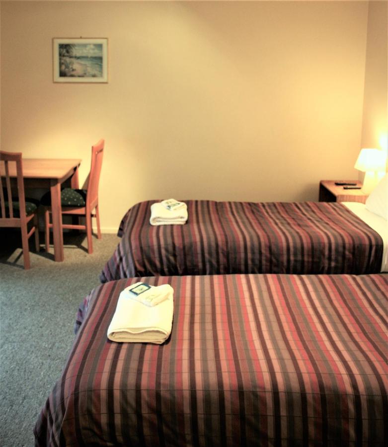 Owen River Tavern & Motels מראה חיצוני תמונה