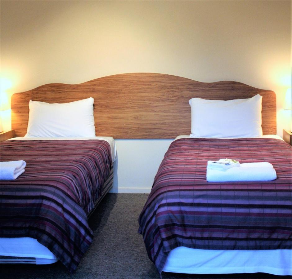 Owen River Tavern & Motels מראה חיצוני תמונה