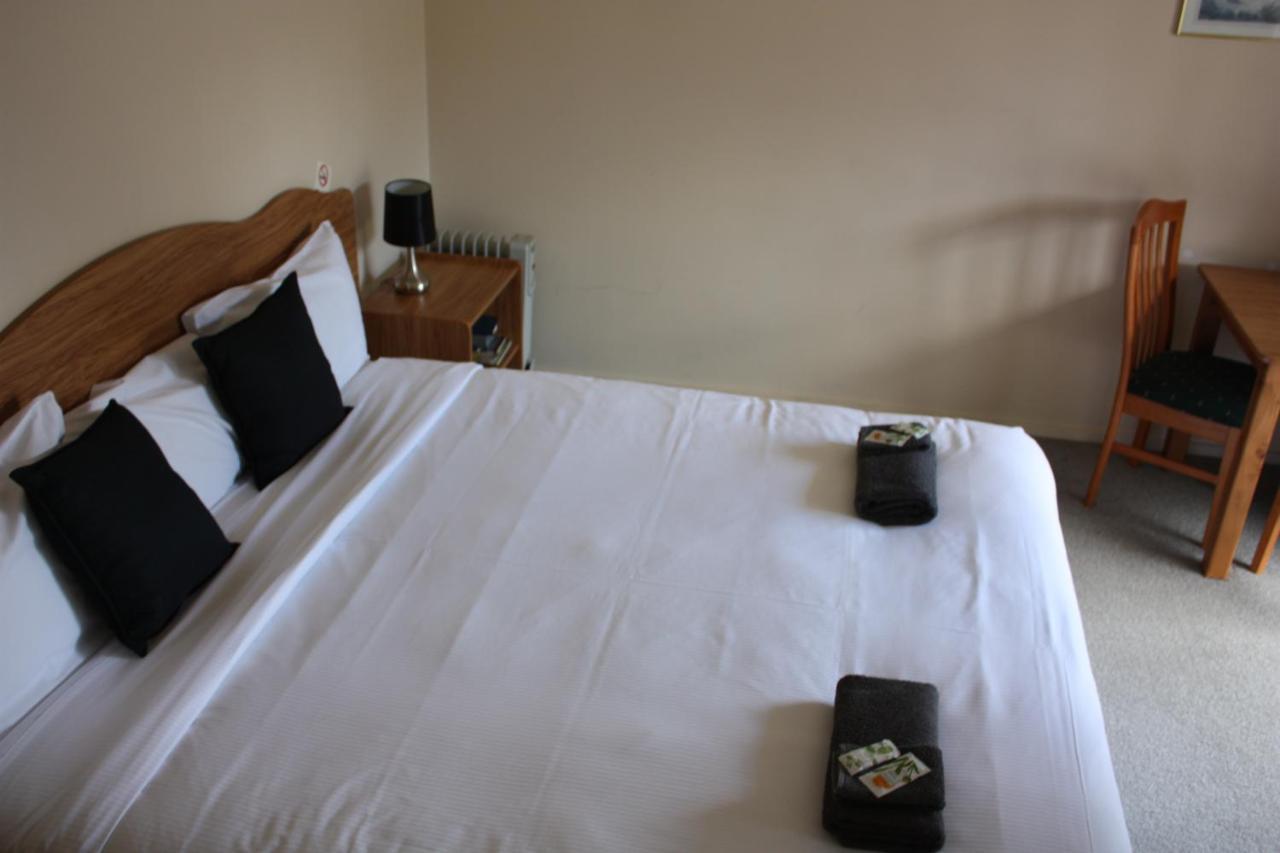 Owen River Tavern & Motels מראה חיצוני תמונה